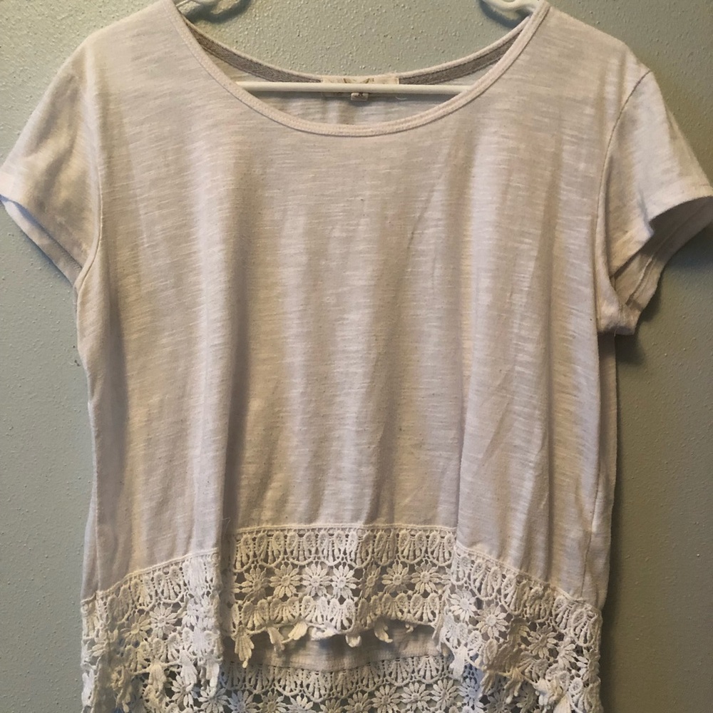 White lace bottom short sleeve top